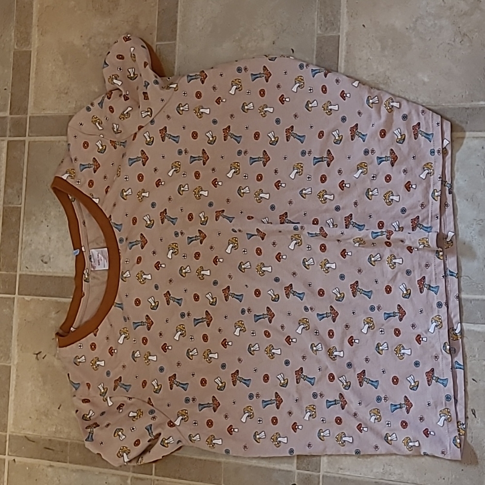 Plus size mushroom crop top